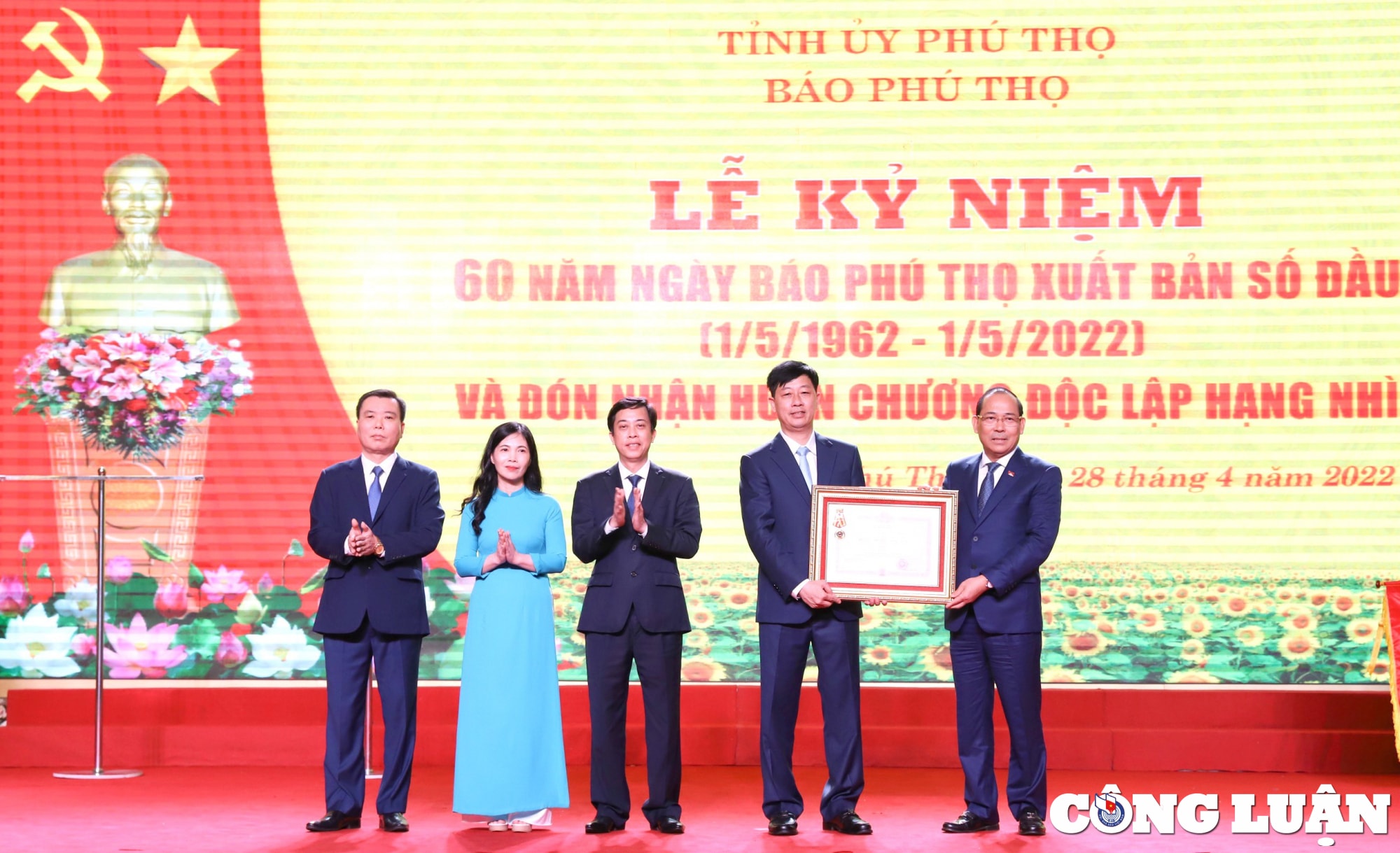 bao phu tho ky niem 60 nam xuat ban so dau tien hinh 4