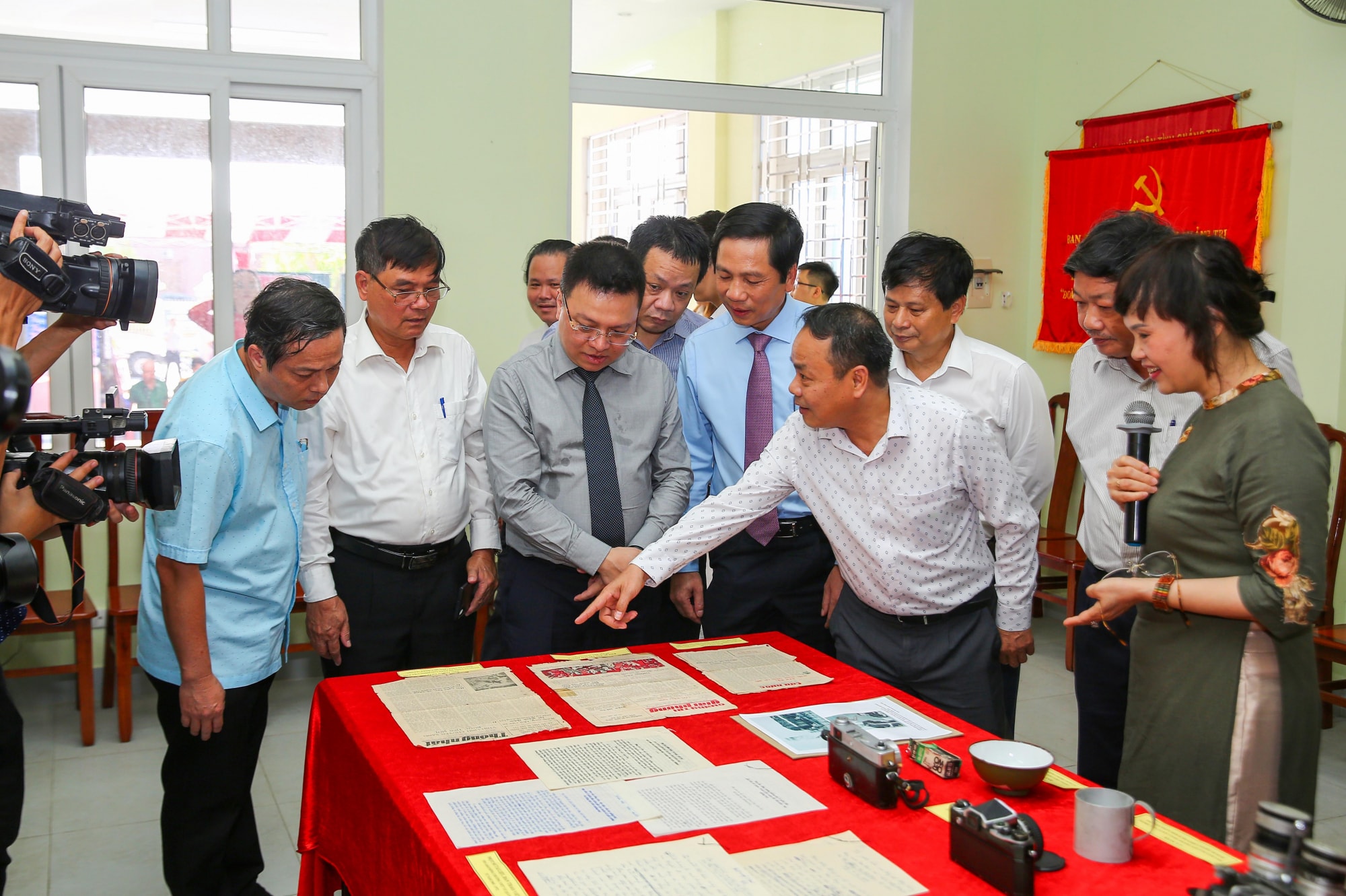 khoi day niem tu hao khat vong hoa binh hoi sinh va phat trien hinh 6