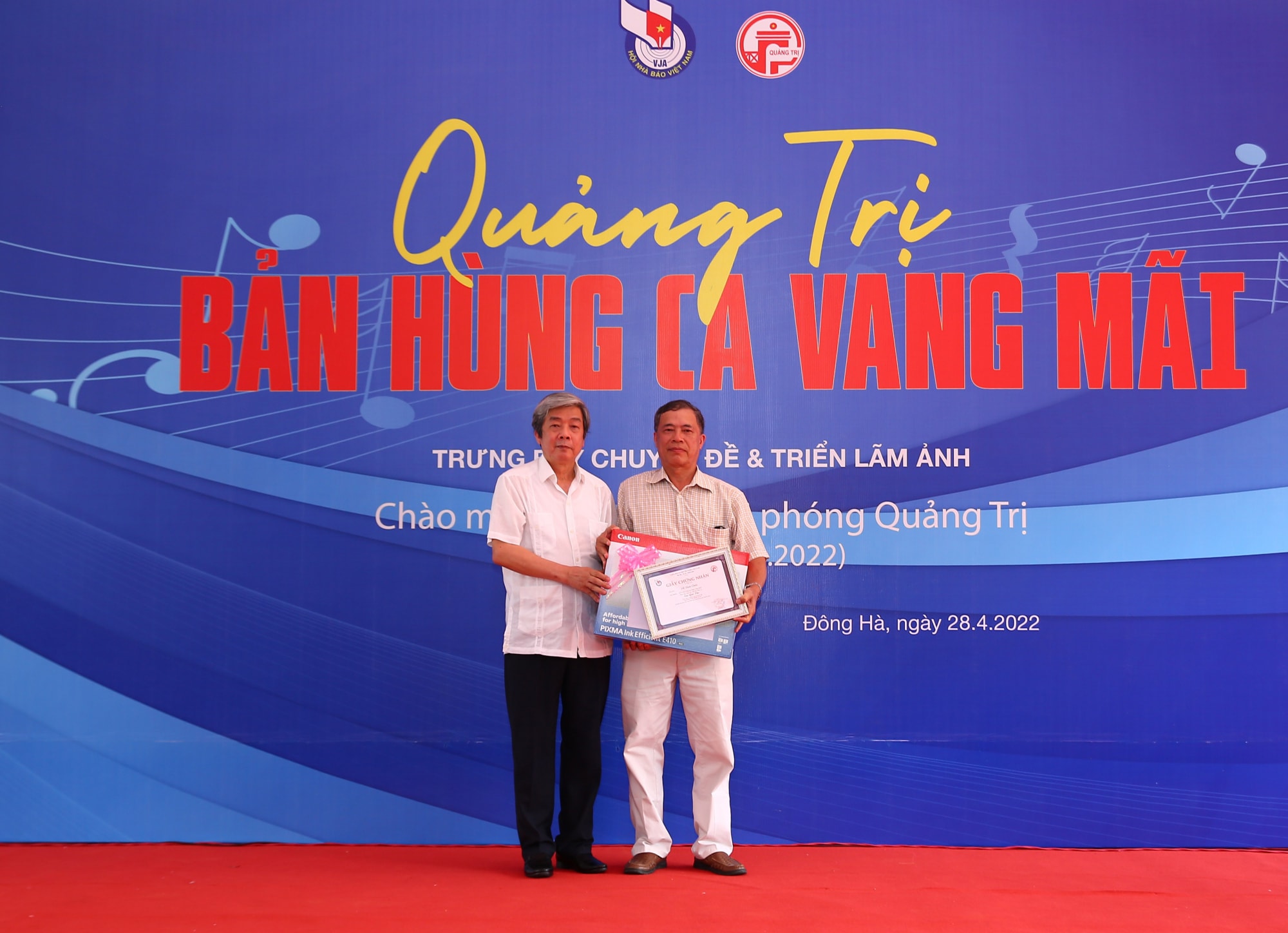 khoi day niem tu hao khat vong hoa binh hoi sinh va phat trien hinh 8