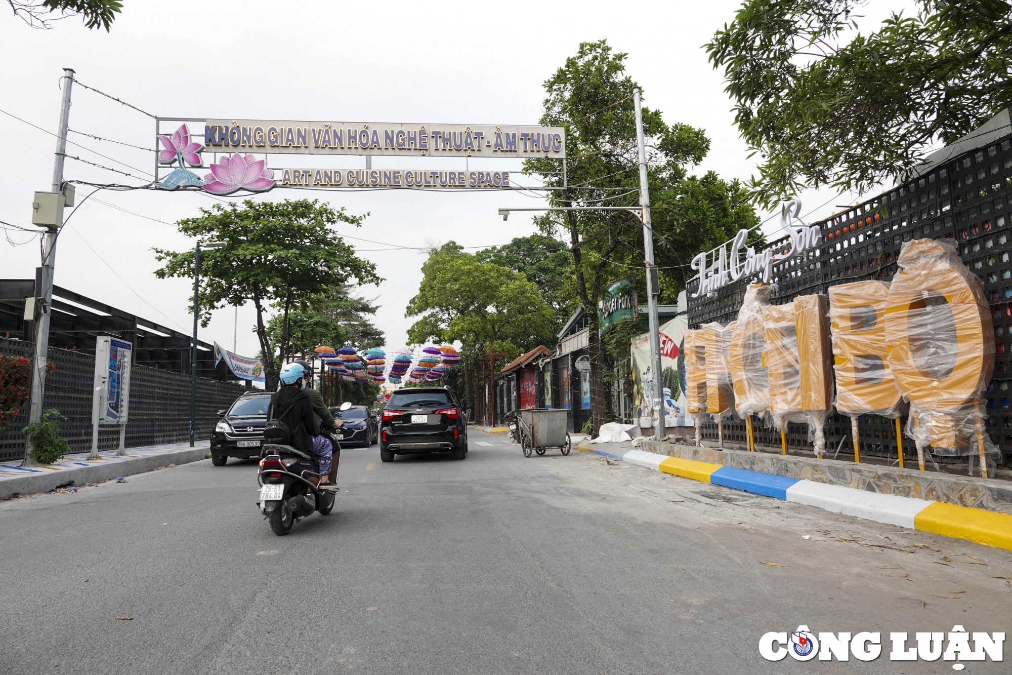 ha noi pho di bo trinh cong son thay doi dien mao moi chao don 30 4  1 5 hinh 1