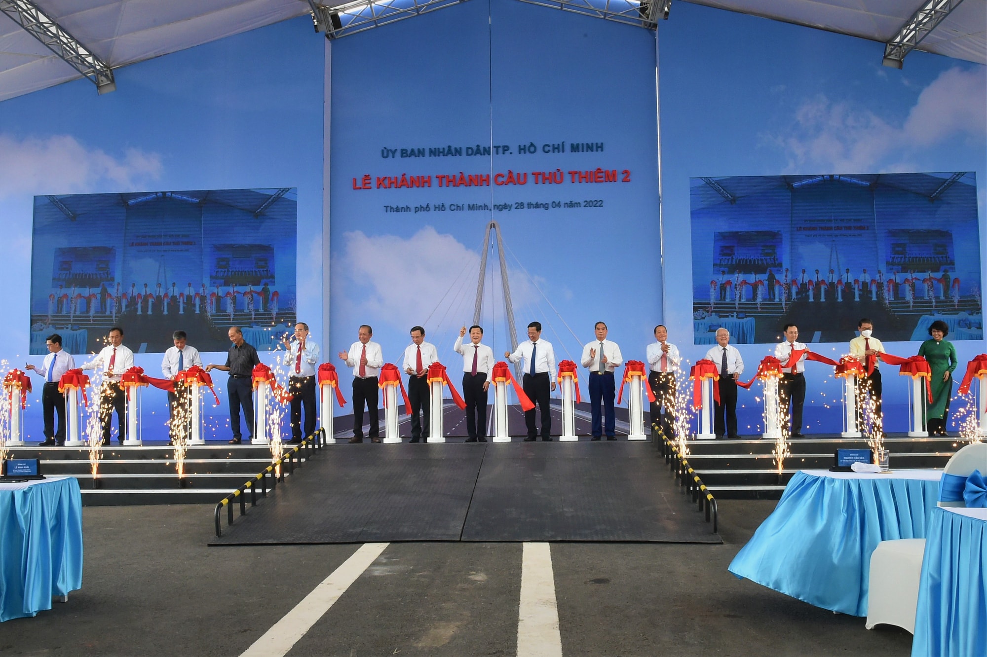 lam viec xuyen ngay dem le tet xuyen covid 19 hoan thanh cau thu thiem 2 hinh 2