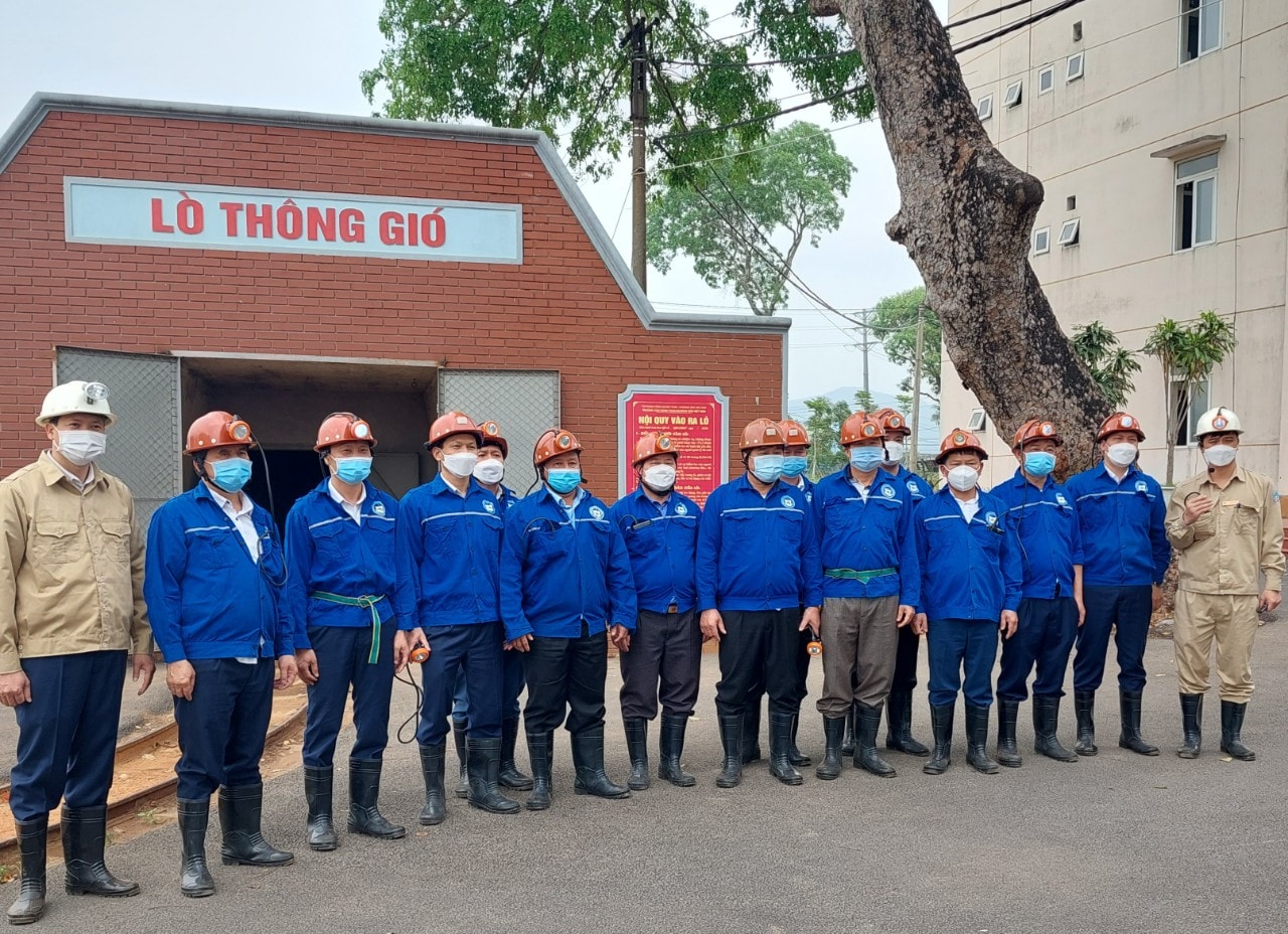 truong cao dang tkv but pha trong cong tac tuyen sinh hinh 6