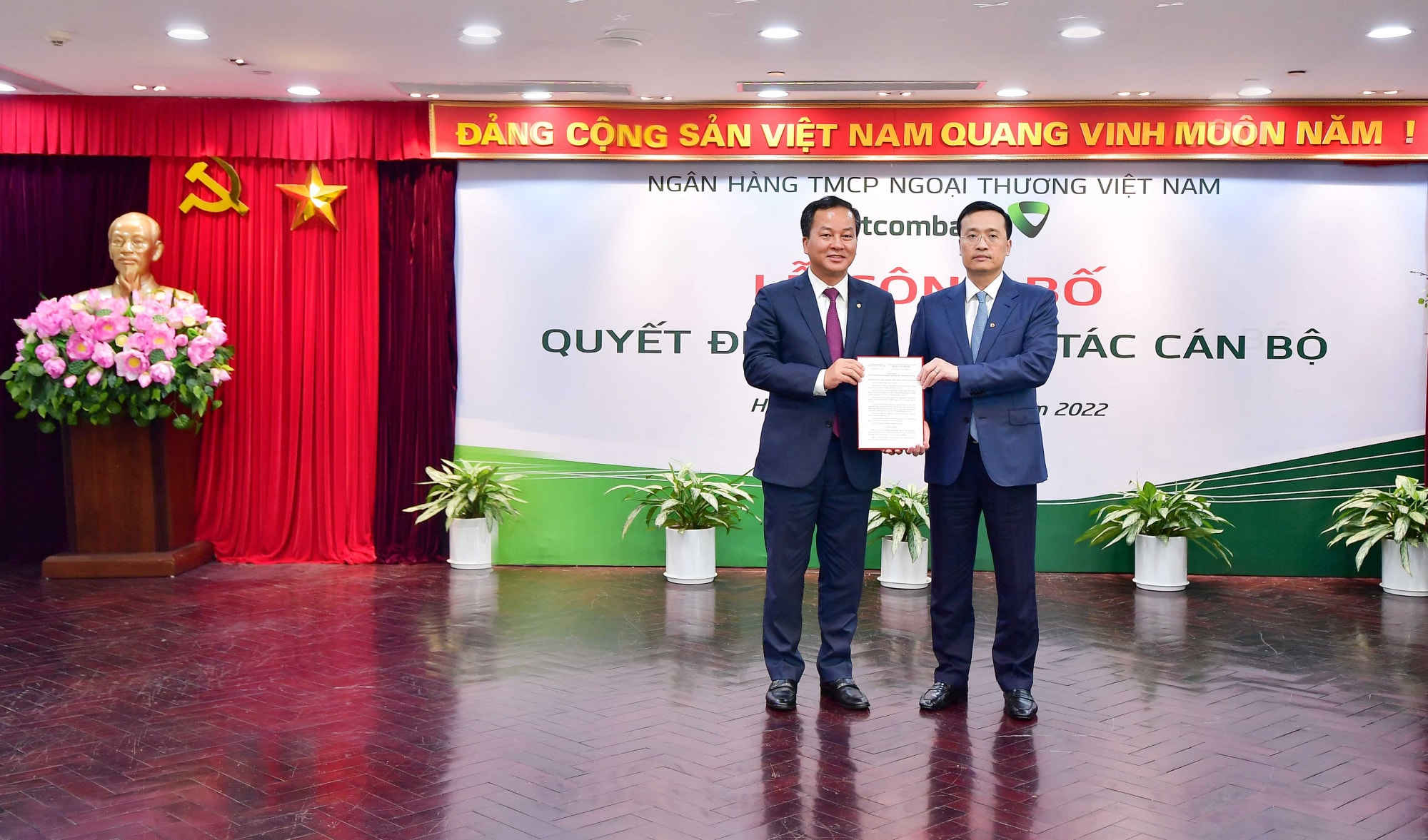 vietcombank cong bo quyet dinh nhan su lanh dao cap cao tai tru so chinh hinh 1