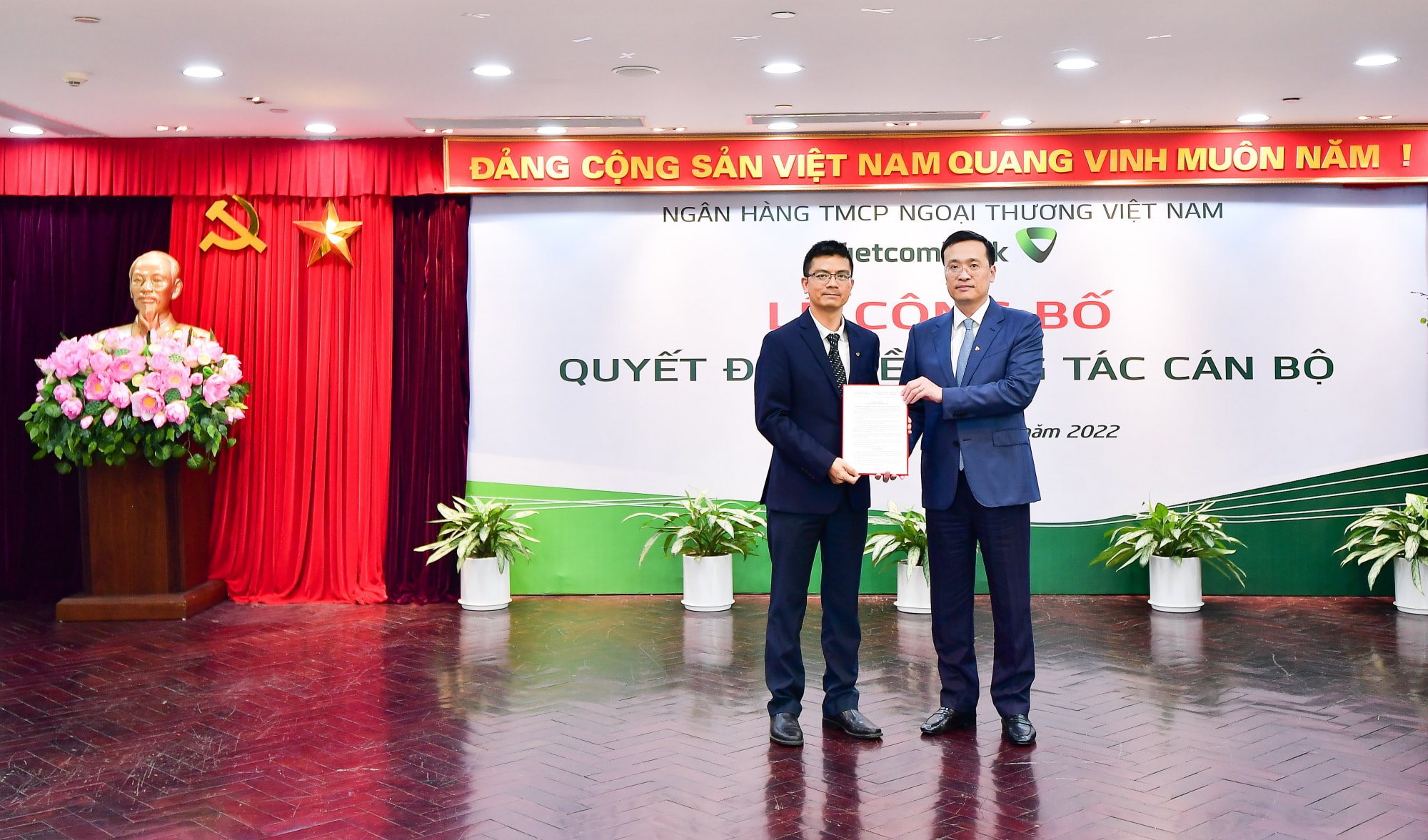 vietcombank cong bo quyet dinh nhan su lanh dao cap cao tai tru so chinh hinh 3