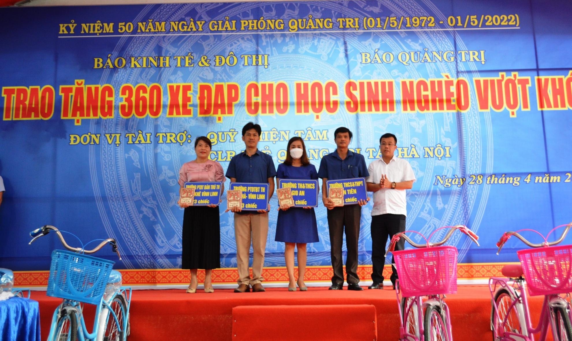 trao tang 360 xe dap cho hoc sinh ngheo vuot kho tinh quang tri hinh 3