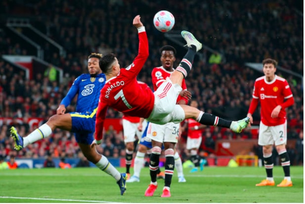 ronaldo toa sang man utd hoa 1 1 chelsea tren san nha hinh 5