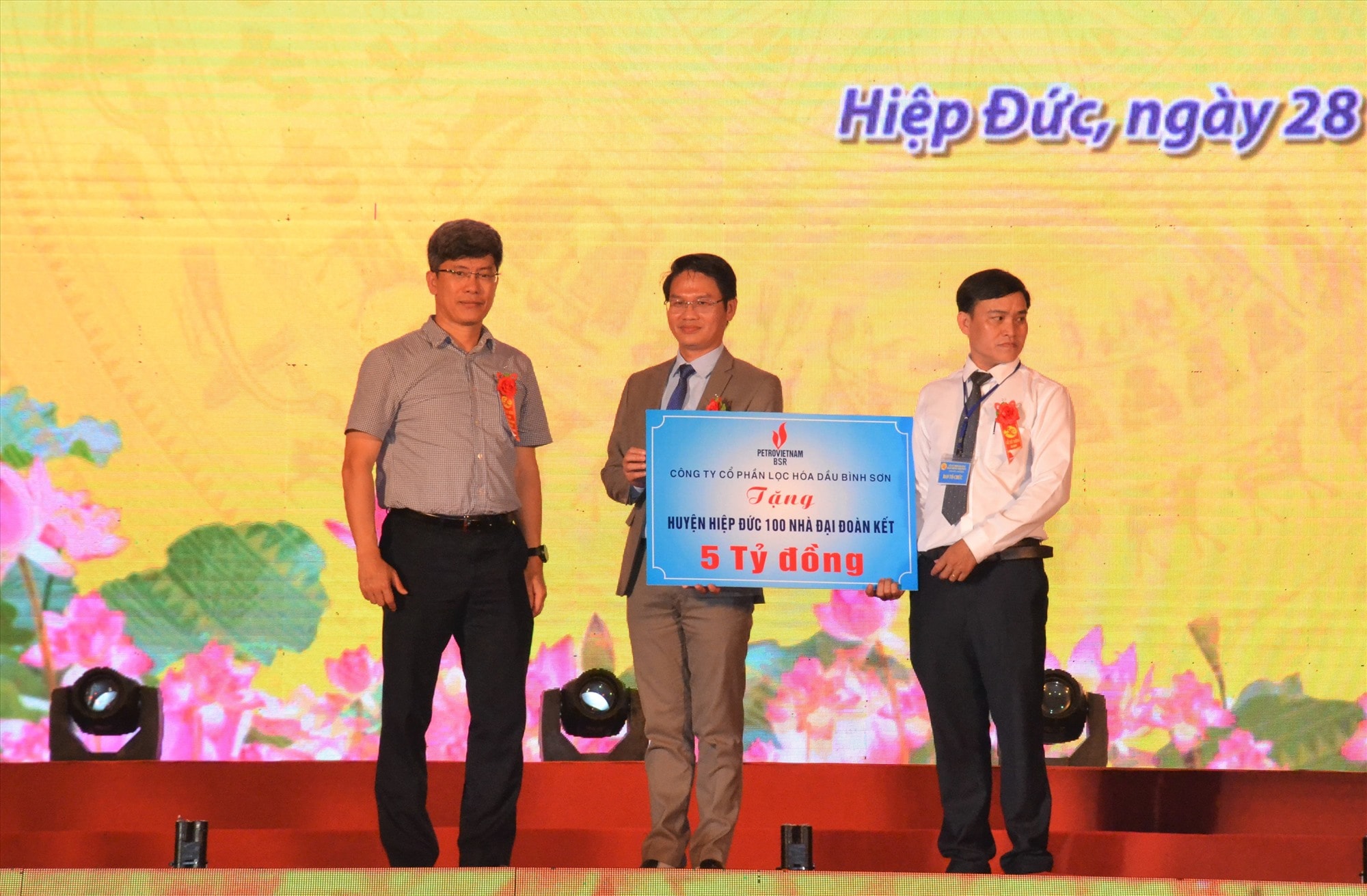bsr tai tro 5 ty dong xay dung 100 nha dai doan ket cho huyen hiep duc quang nam hinh 1