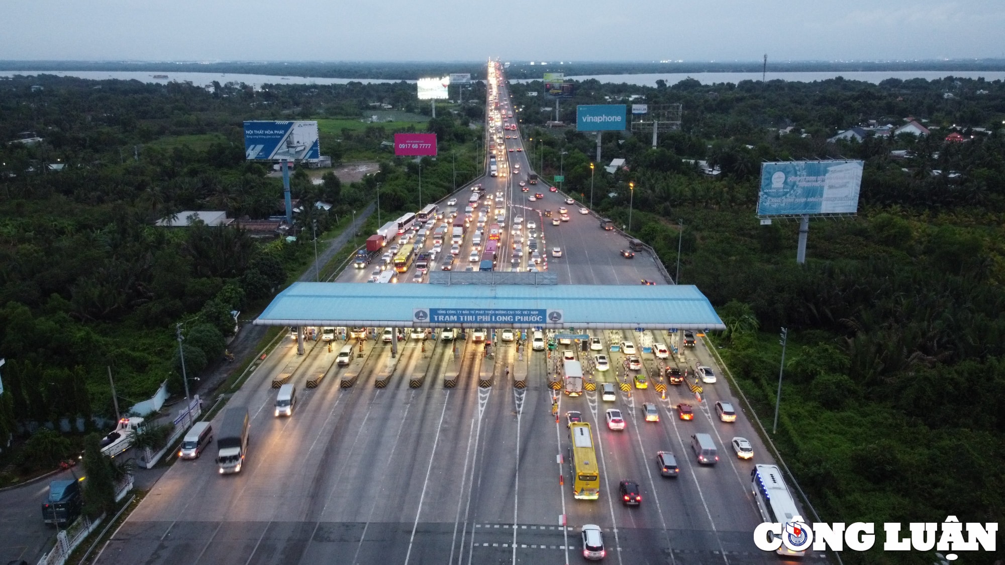 nguoi dan keo nhau ve que choi le cua ngo tphcm ket cung chieu 29 4 hinh 8