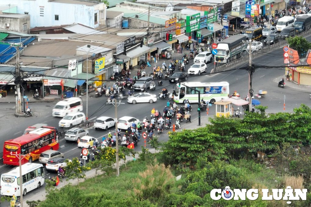 nguoi dan keo nhau ve que choi le cua ngo tphcm ket cung chieu 29 4 hinh 9