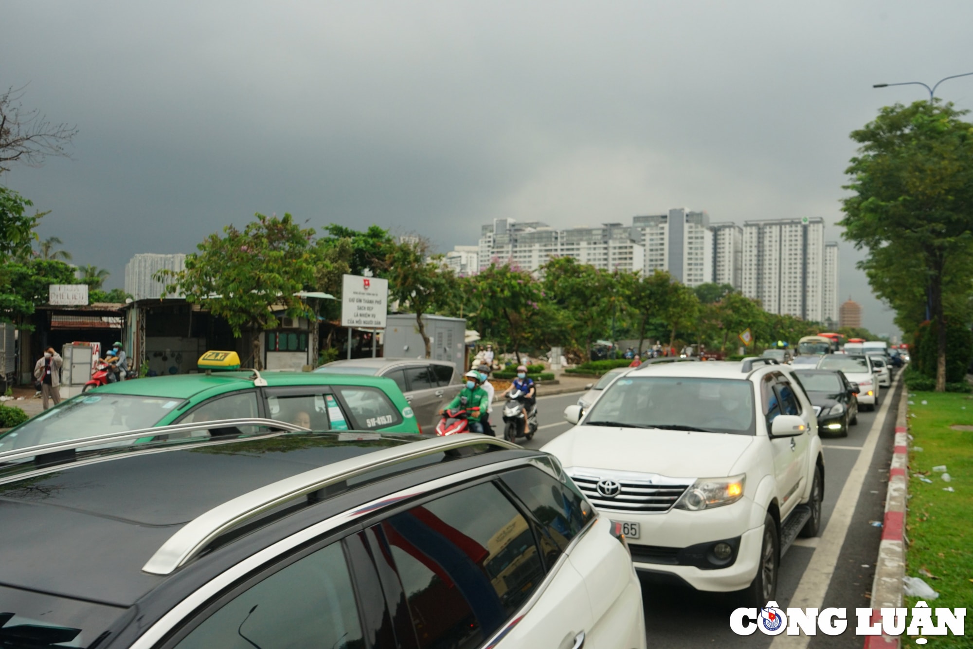 nguoi dan keo nhau ve que choi le cua ngo tphcm ket cung chieu 29 4 hinh 7