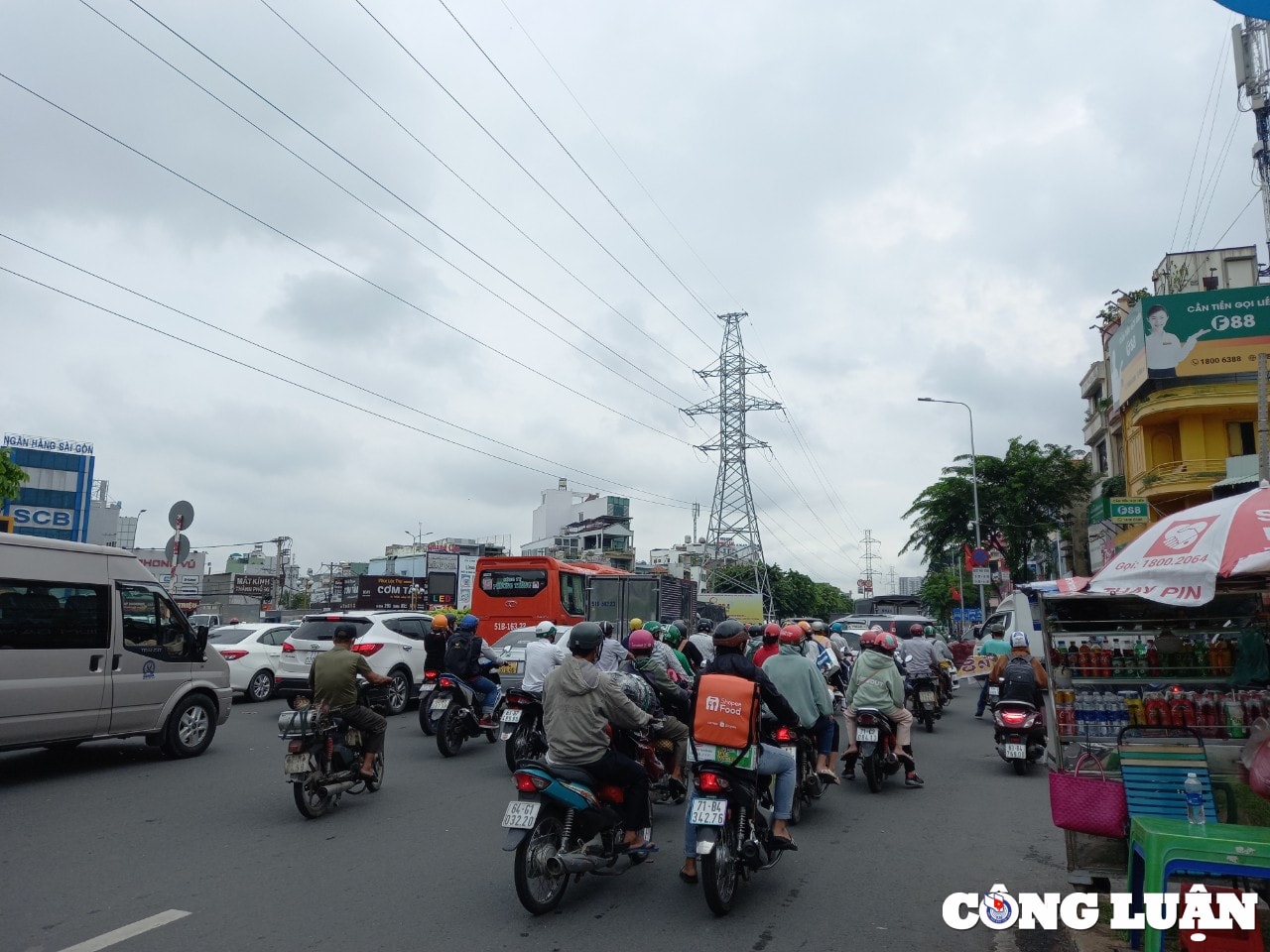 nguoi dan keo nhau ve que choi le cua ngo tphcm ket cung chieu 29 4 hinh 10