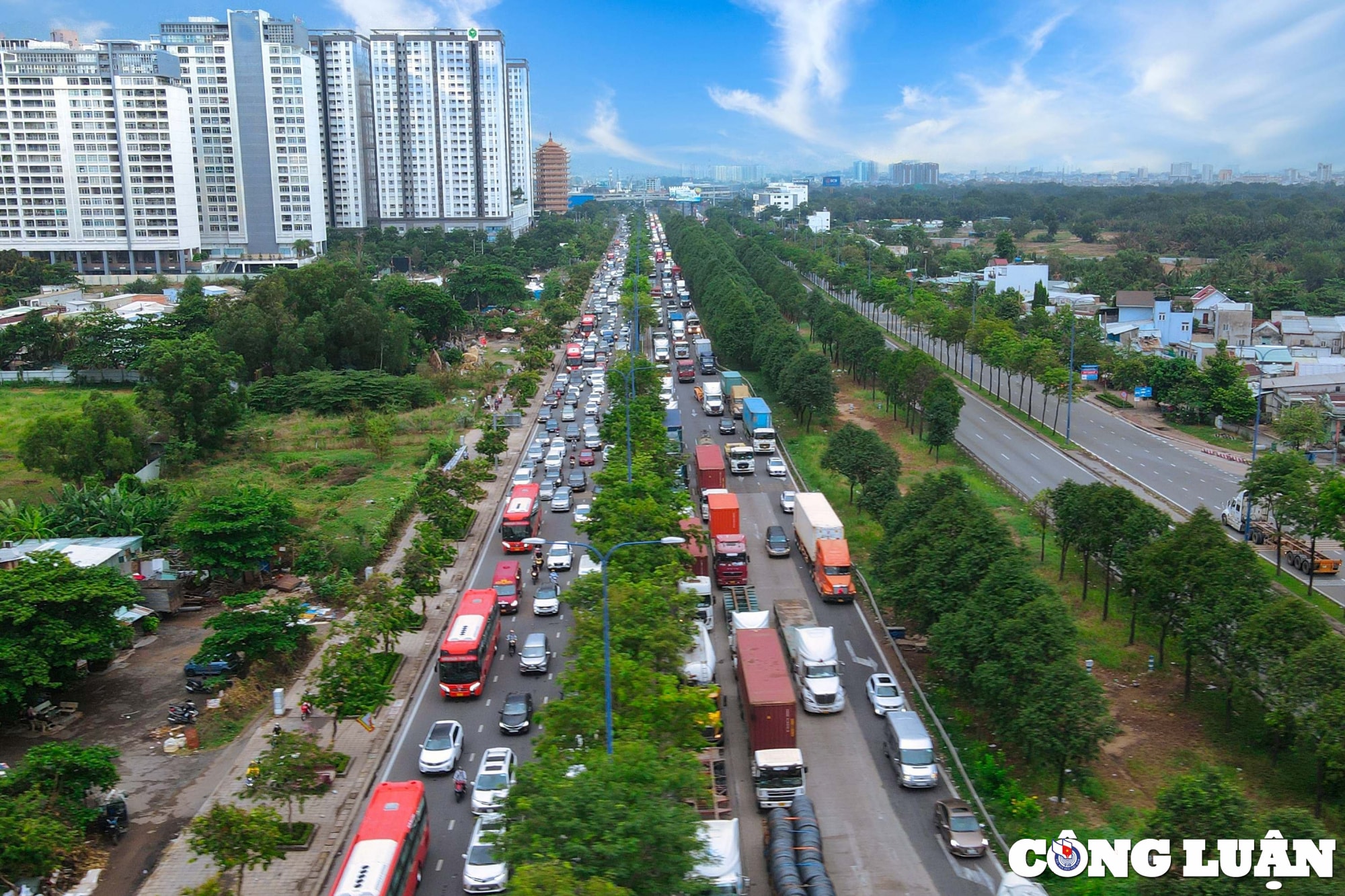 nguoi dan keo nhau ve que choi le cua ngo tphcm ket cung chieu 29 4 hinh 4