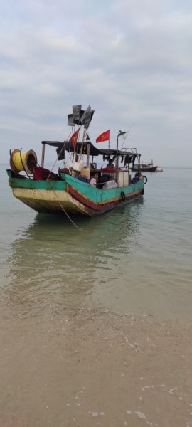 quang ninh bo doi bien phong cuu song be gai 1 tuoi sau gan 1 gio roi xuong bien hinh 4