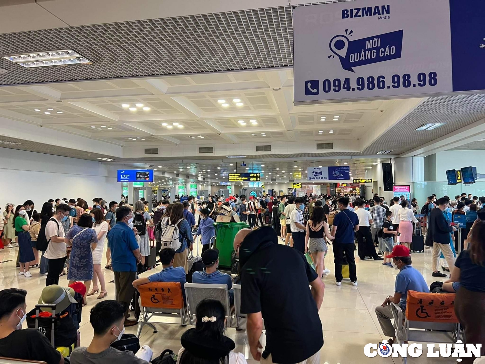 san bay noi bai nem kin nguoi ve que du lich dip nghi le 30 4 1 5 hinh 1