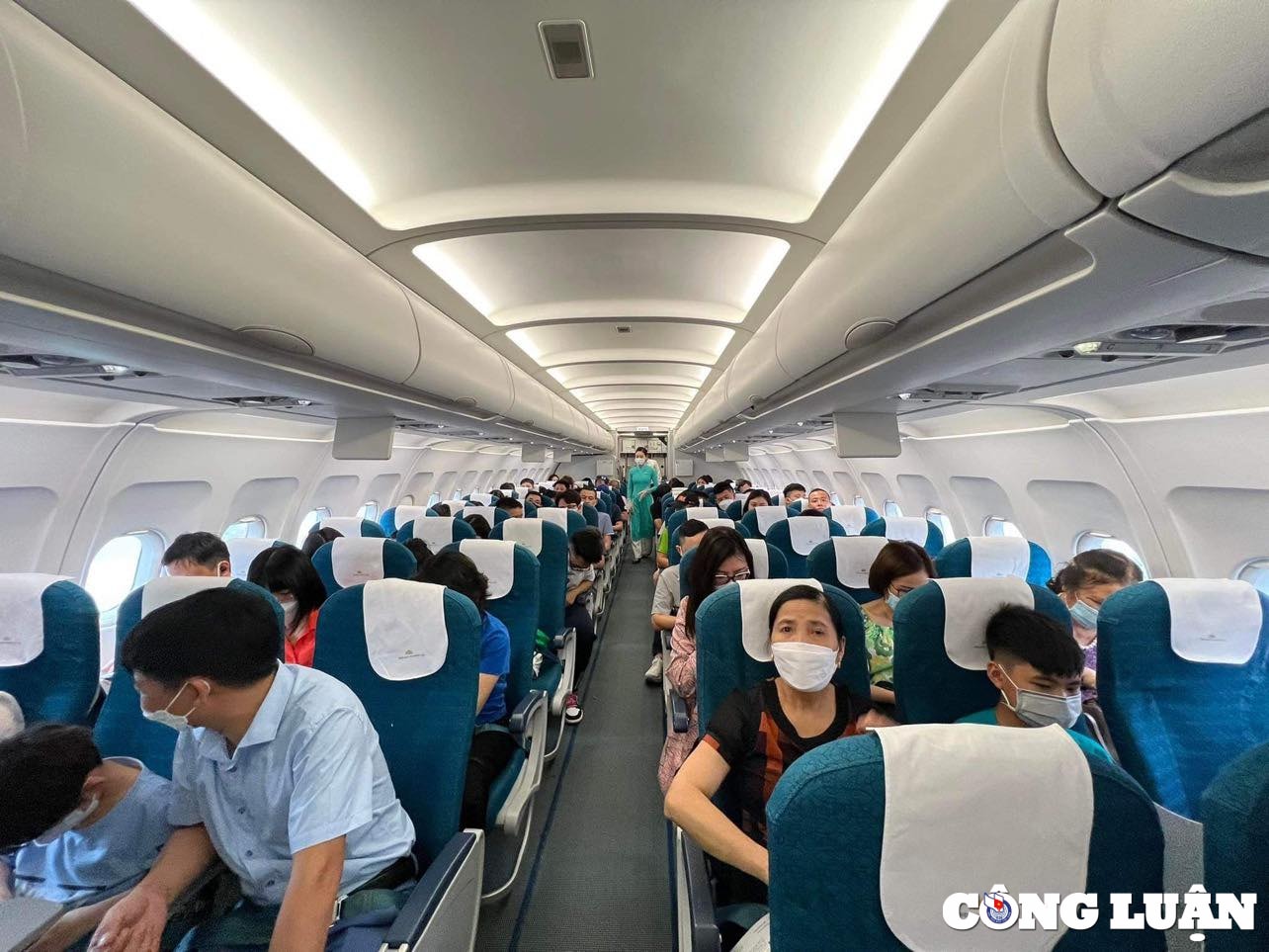 san bay noi bai nem kin nguoi ve que du lich dip nghi le 30 4 1 5 hinh 2