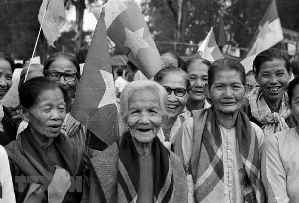 niem vui ngay hoa binh hinh 4