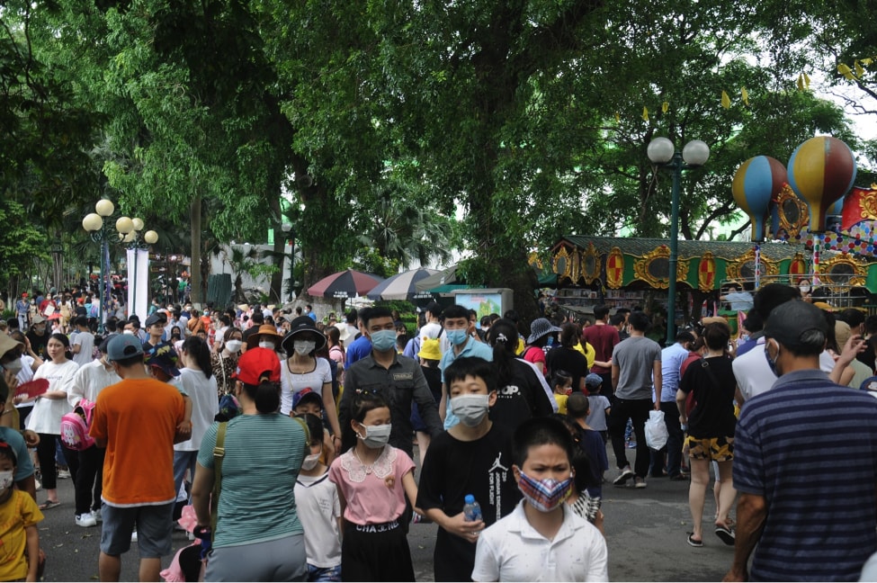 nguoi dan thu do do xo den cong vien dip nghi le 30 4 1 5 hinh 10