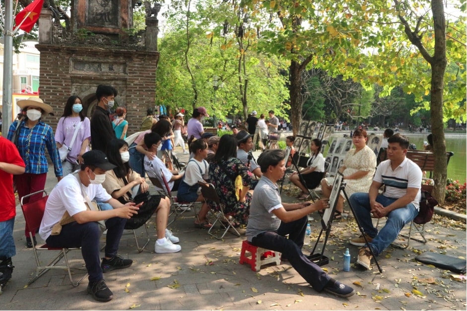 pho di bo ha noi ruc ro sac mau soi dong trong ngay dau dip nghi le 30 4 va 1 5 hinh 8