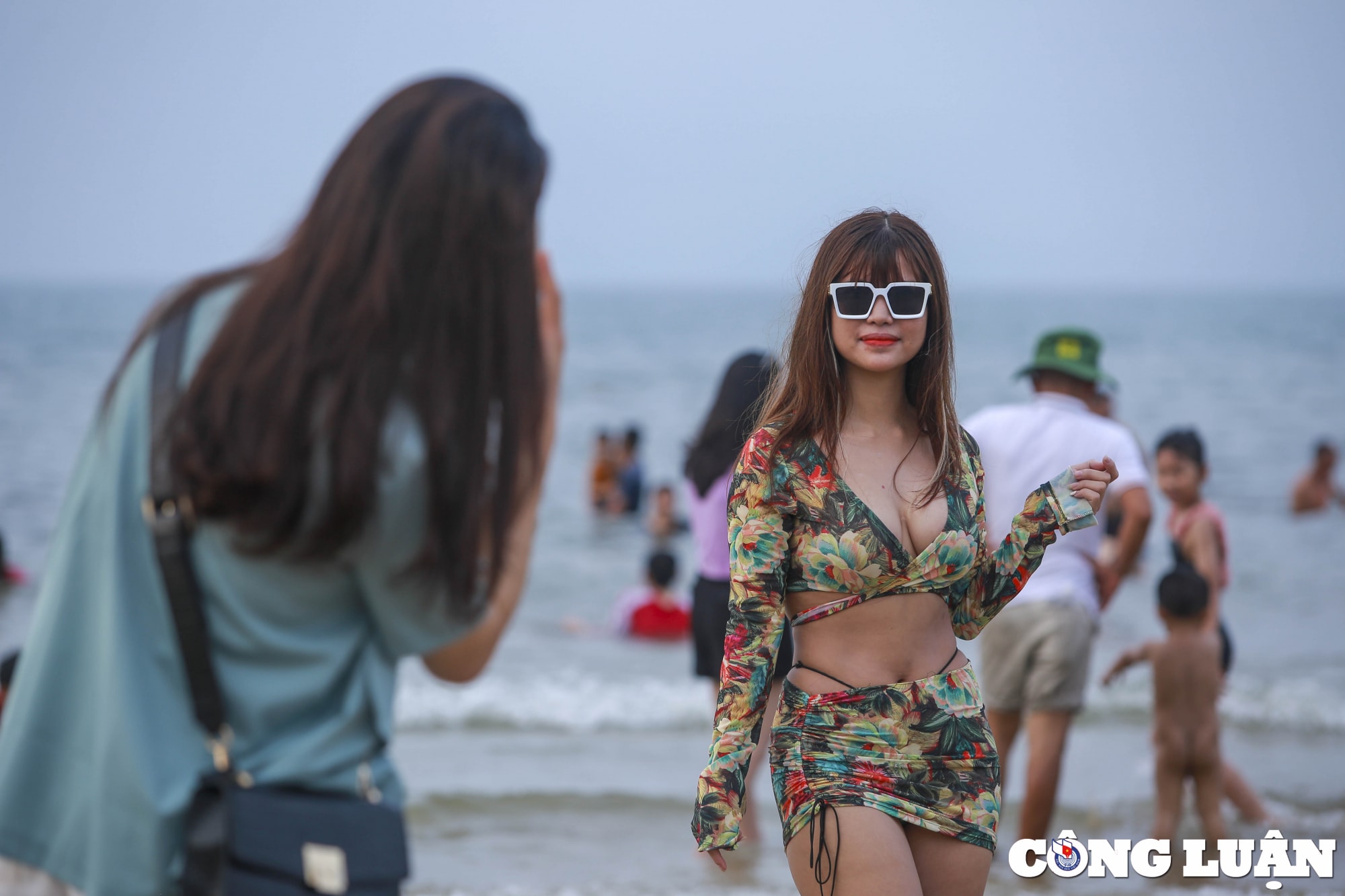 ban phao hoa bien thien cam gan 15000 du khach den trong ngay 30 4 hinh 5
