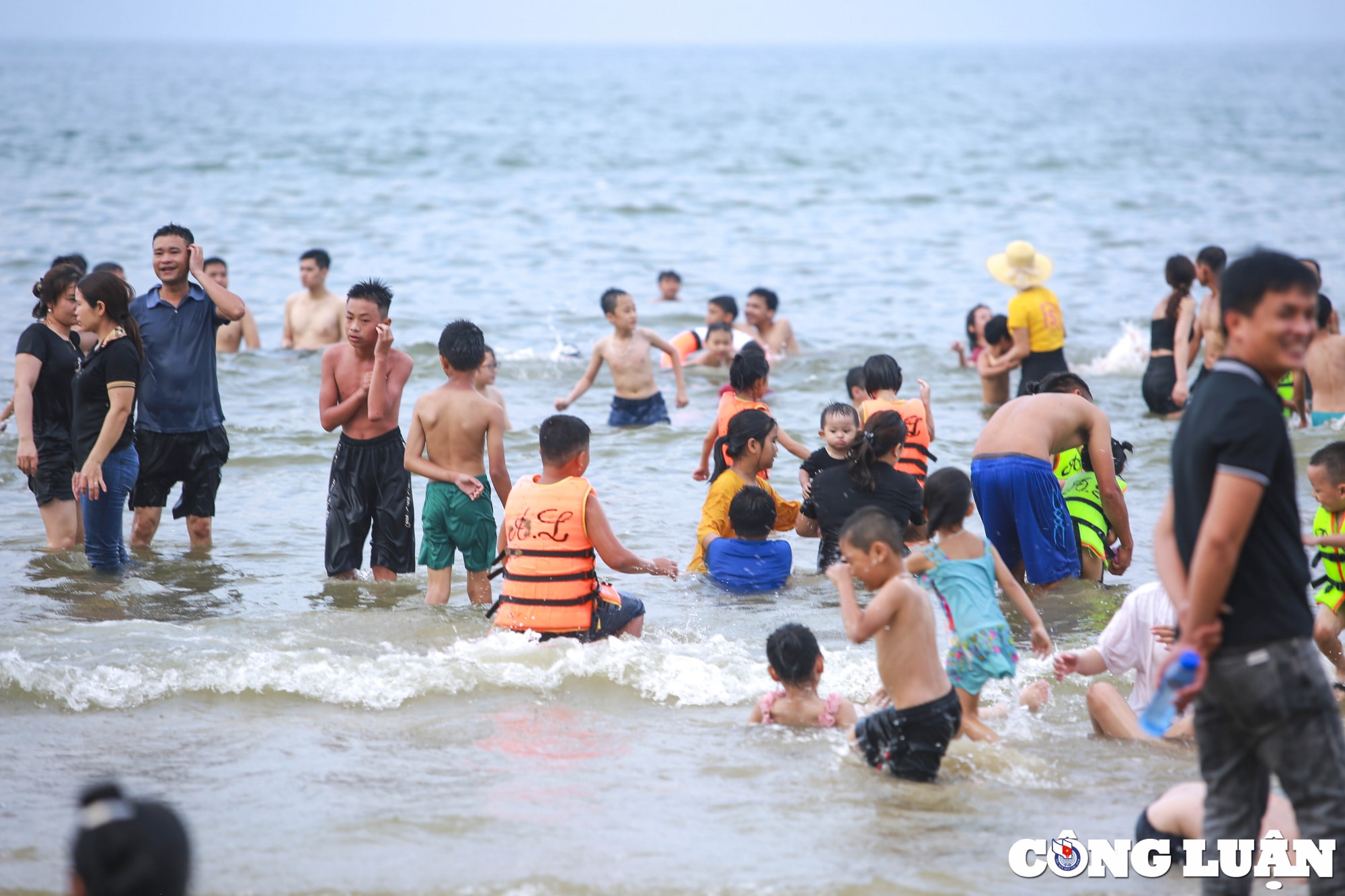 ban phao hoa bien thien cam gan 15000 du khach den trong ngay 30 4 hinh 6
