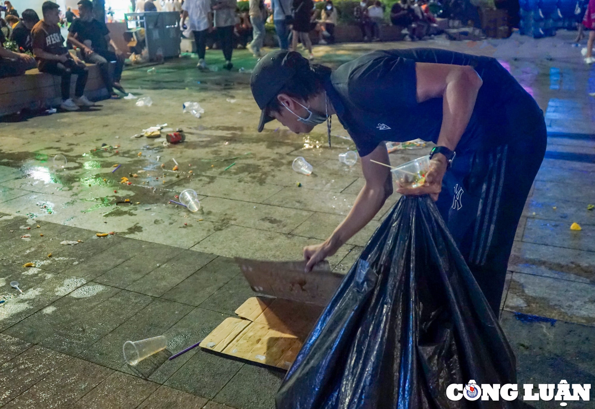 pho di bo nguyen hue ngap rac duong sa ket xe sau chuong trinh ban phao hoa dip 30 4 hinh 11