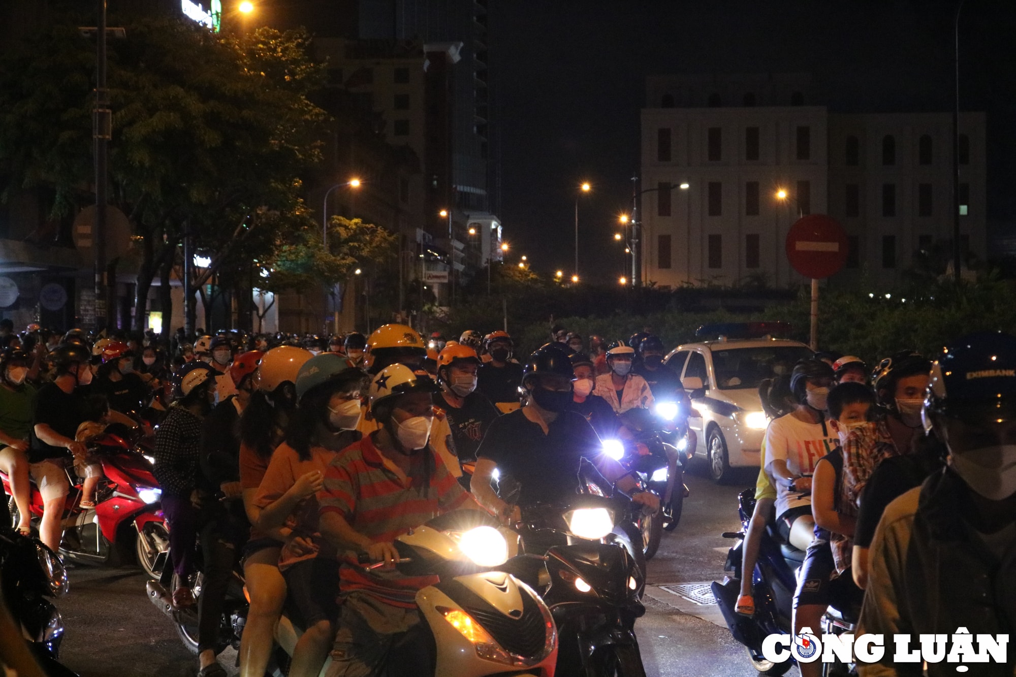 pho di bo nguyen hue ngap rac duong sa ket xe sau chuong trinh ban phao hoa dip 30 4 hinh 4