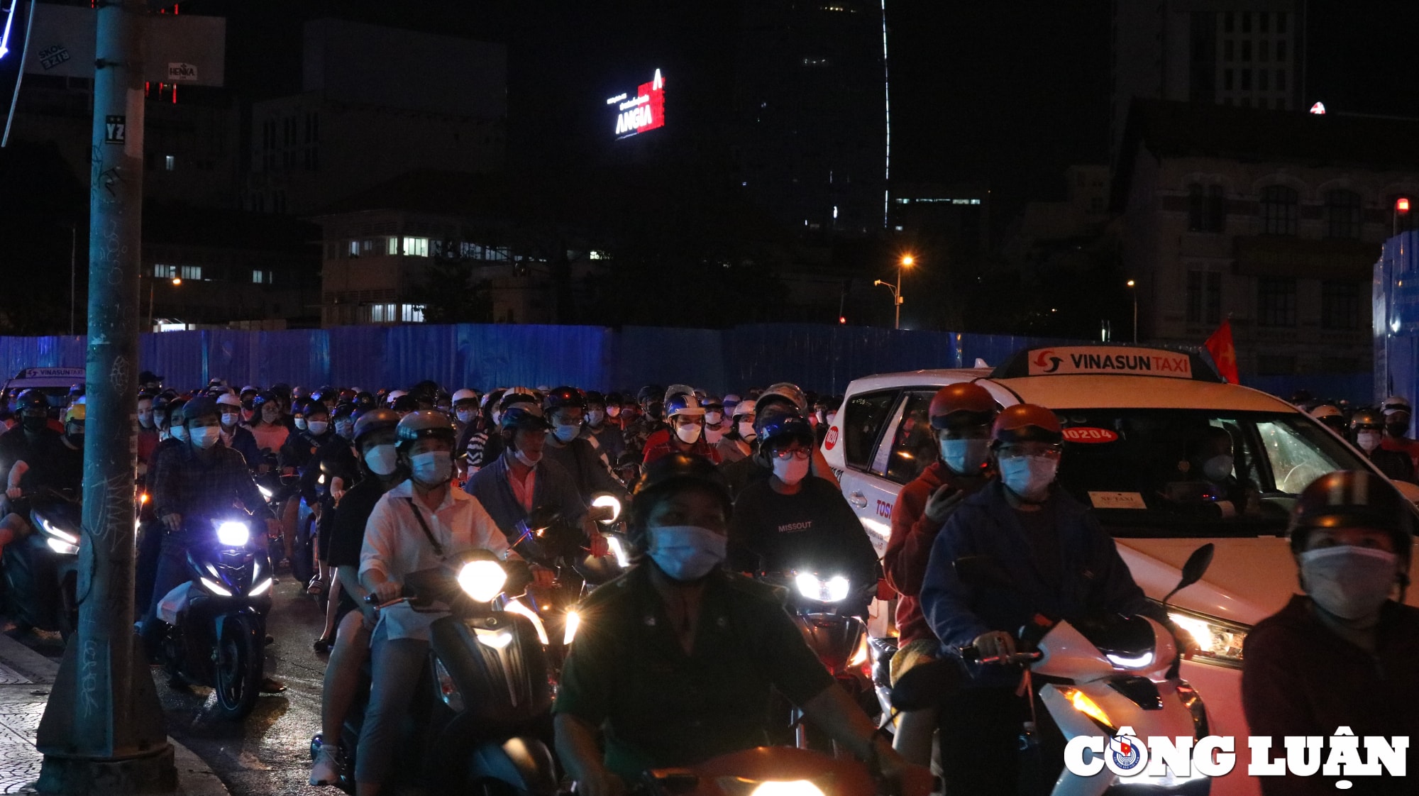 pho di bo nguyen hue ngap rac duong sa ket xe sau chuong trinh ban phao hoa dip 30 4 hinh 5