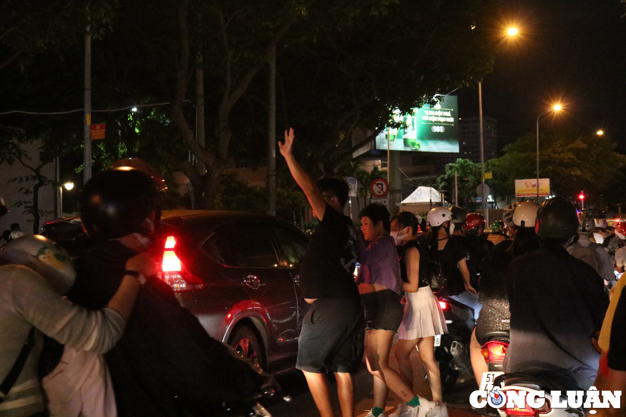 pho di bo nguyen hue ngap rac duong sa ket xe sau chuong trinh ban phao hoa dip 30 4 hinh 8
