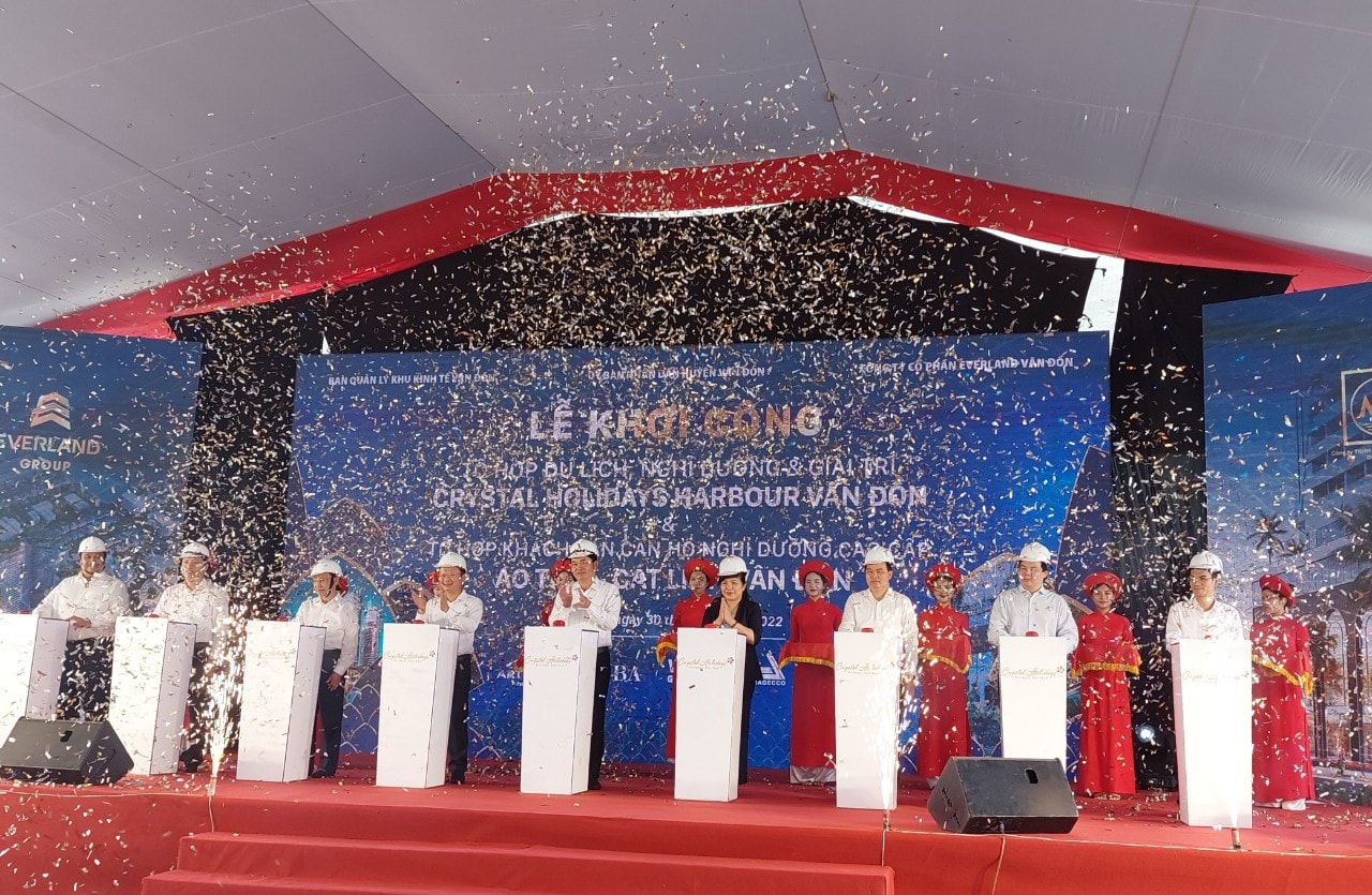 hang trieu luot khach du lich se do ve khu kinh te van don quang ninh moi nam hinh 2