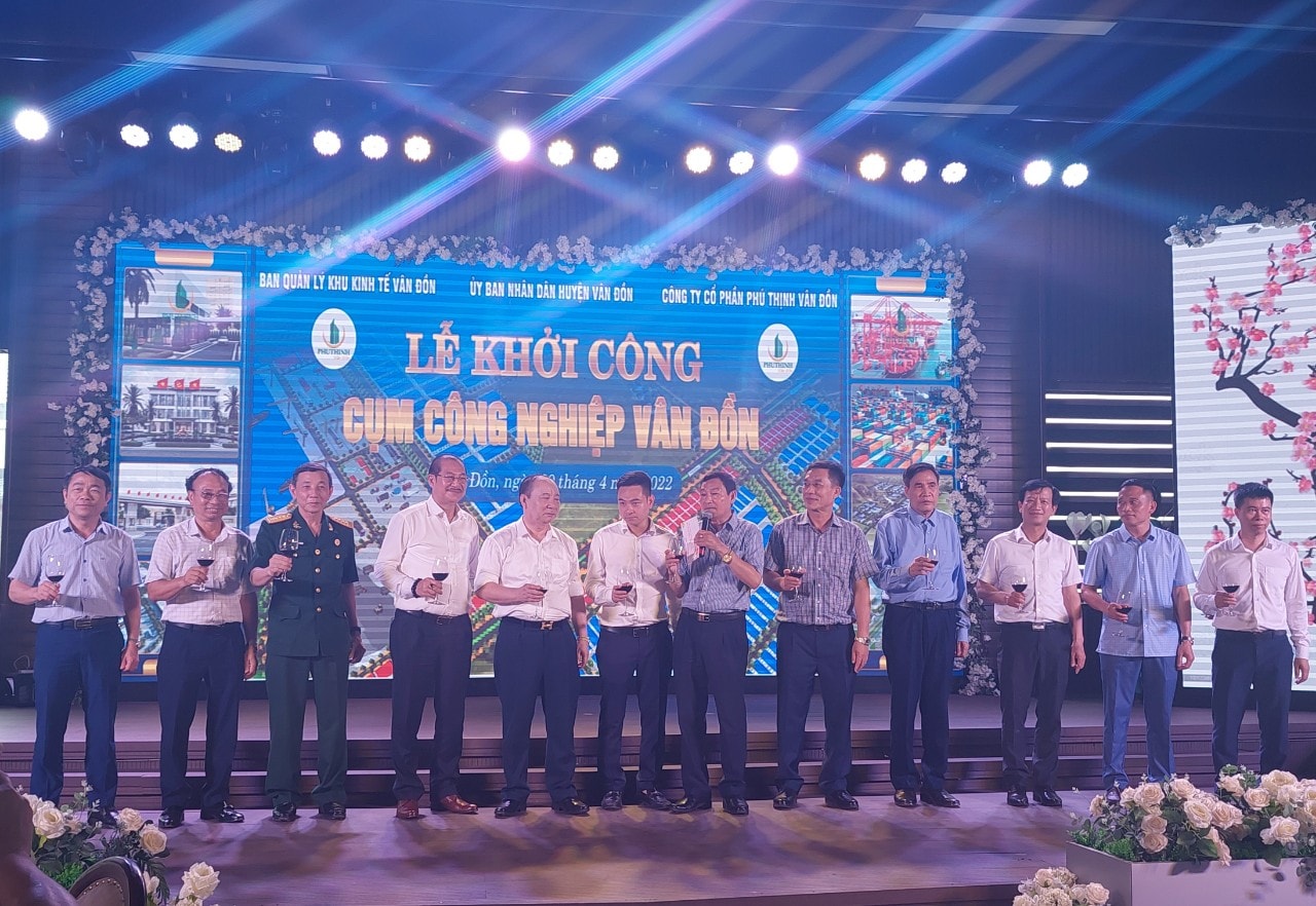 hang trieu luot khach du lich se do ve khu kinh te van don quang ninh moi nam hinh 4