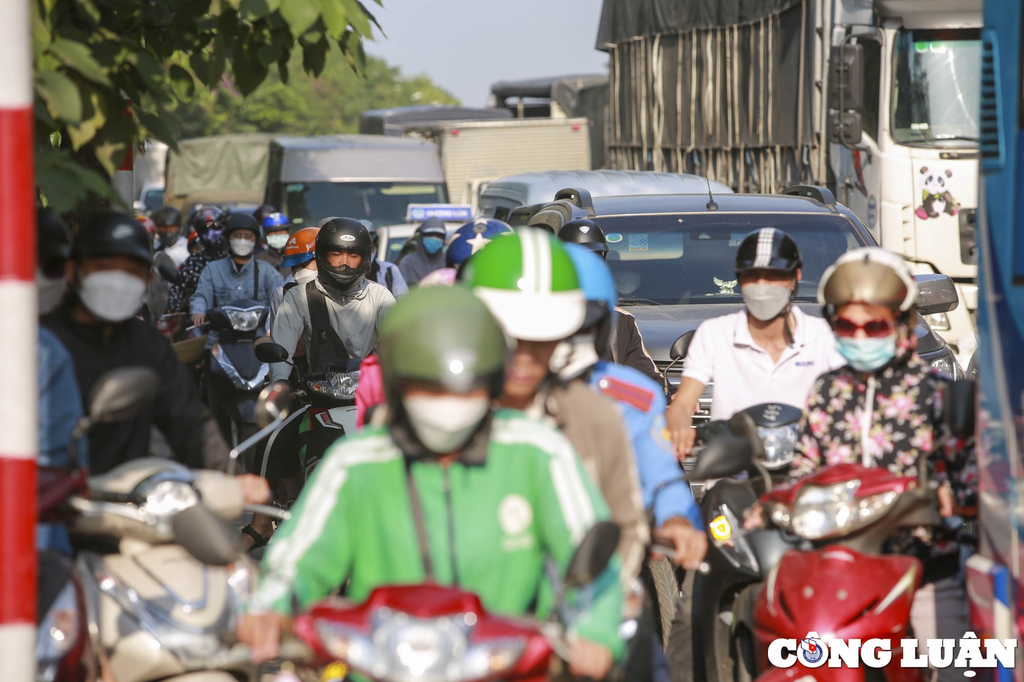 nguoi dan do ve ha noi sau nghi le khien nhieu tuyen duong un u hinh 6