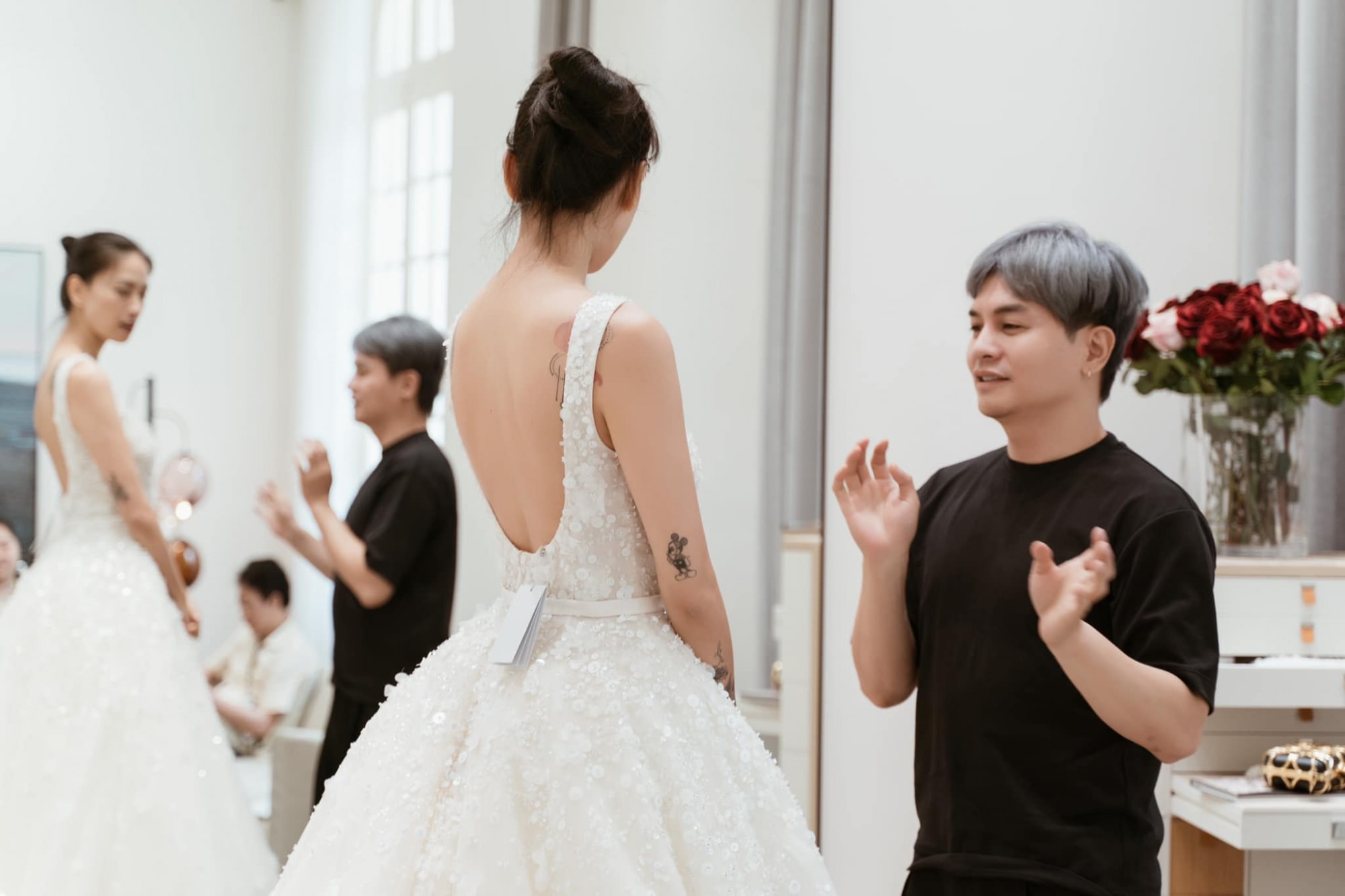 ngo thanh van nghen ngao khi chon duoc vay cuoi hinh 8