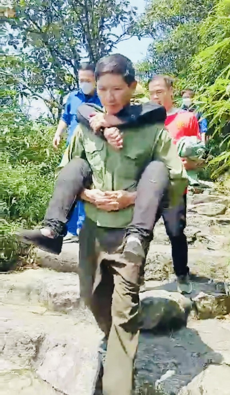 nguoi phu nu song sot ky dieu sau 7 ngay bi roi xuong vuc khi di le chua dong yen tu hinh 1