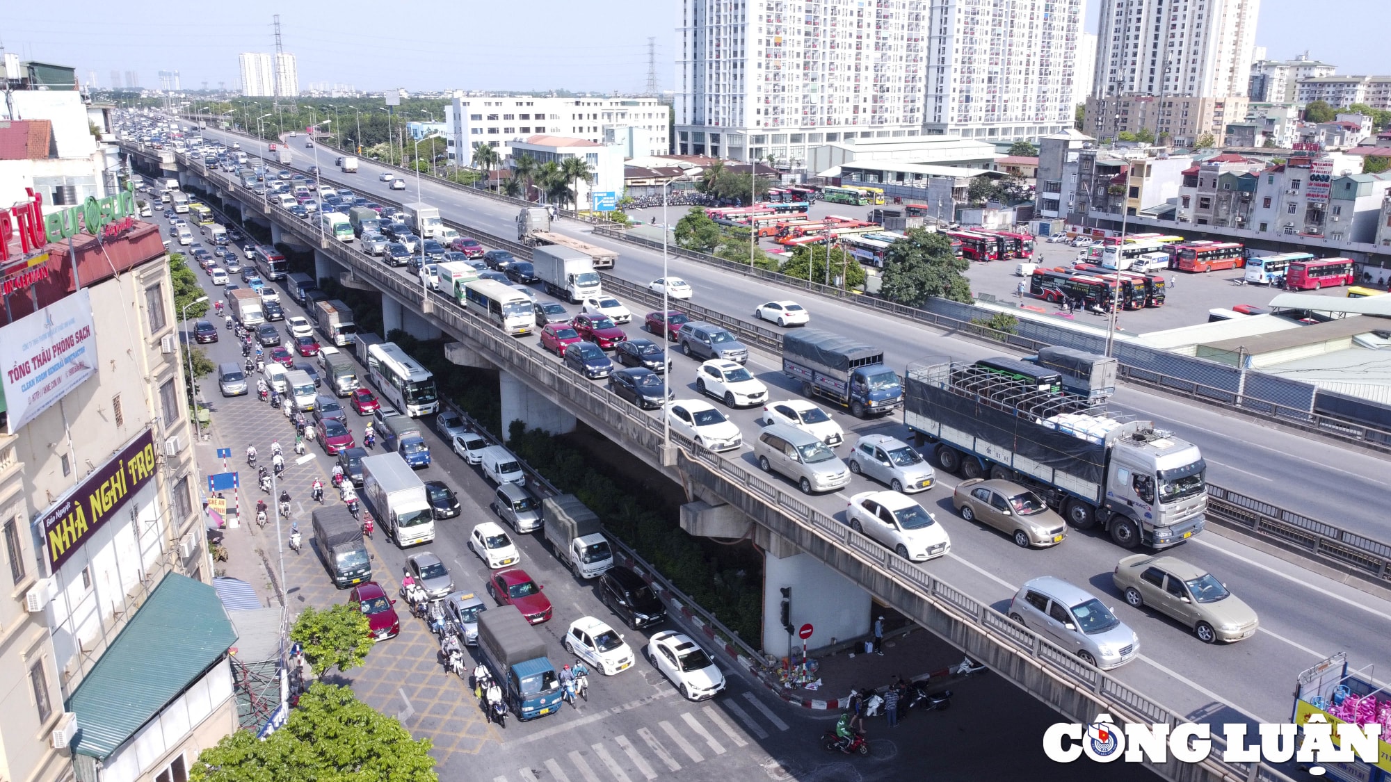 nguoi dan do ve ha noi sau nghi le khien nhieu tuyen duong un u hinh 3