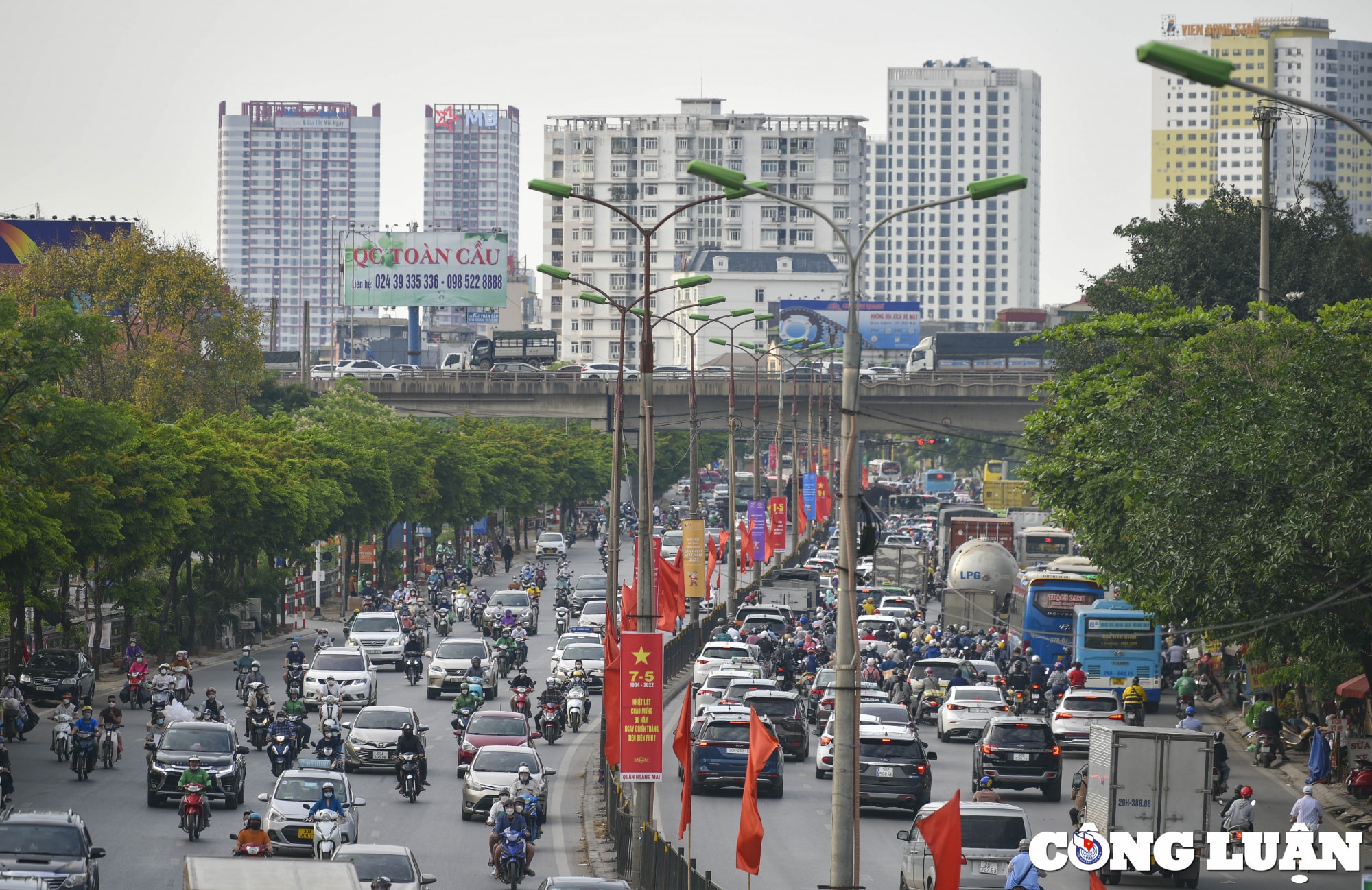 nguoi dan do ve ha noi sau nghi le khien nhieu tuyen duong un u hinh 4