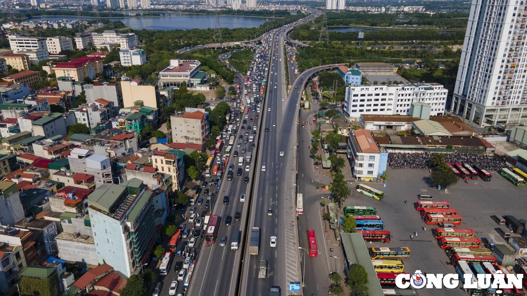 nguoi dan do ve ha noi sau nghi le khien nhieu tuyen duong un u hinh 2