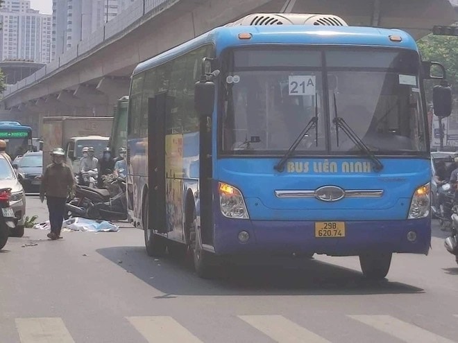 ha noi va cham lien hoan tren duong nguyen trai nam thanh nien tu vong hinh 1