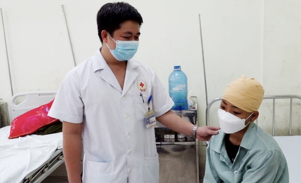 thai nguyen co giao giat toc hoc sinh bi cho thoi viec hinh 1