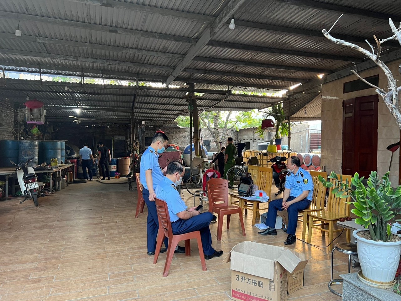 ha noi xac minh hon 2000 lit xang dau khong ro nguon goc hinh 2