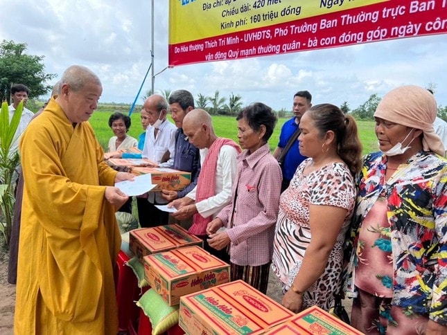 phat giao tinh tra vinh xay dung duong giao thong nong thon ho tro xay dung nha nhan mua phat dan hinh 1