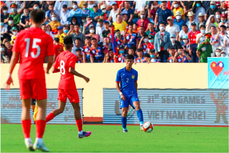 dan truoc 2 ban u23 lao bi u23 singapore chia diem dang tiec o tran ra quan sea games 31 hinh 3