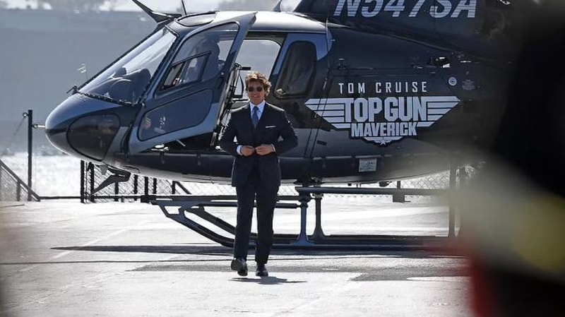 tom cruise di truc thang du hop bao ra mat top gun maverick hinh 2