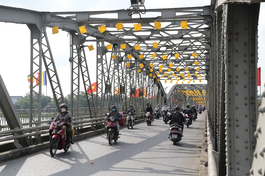 co do hue tung bung don mua phat dan 2022 hinh 3
