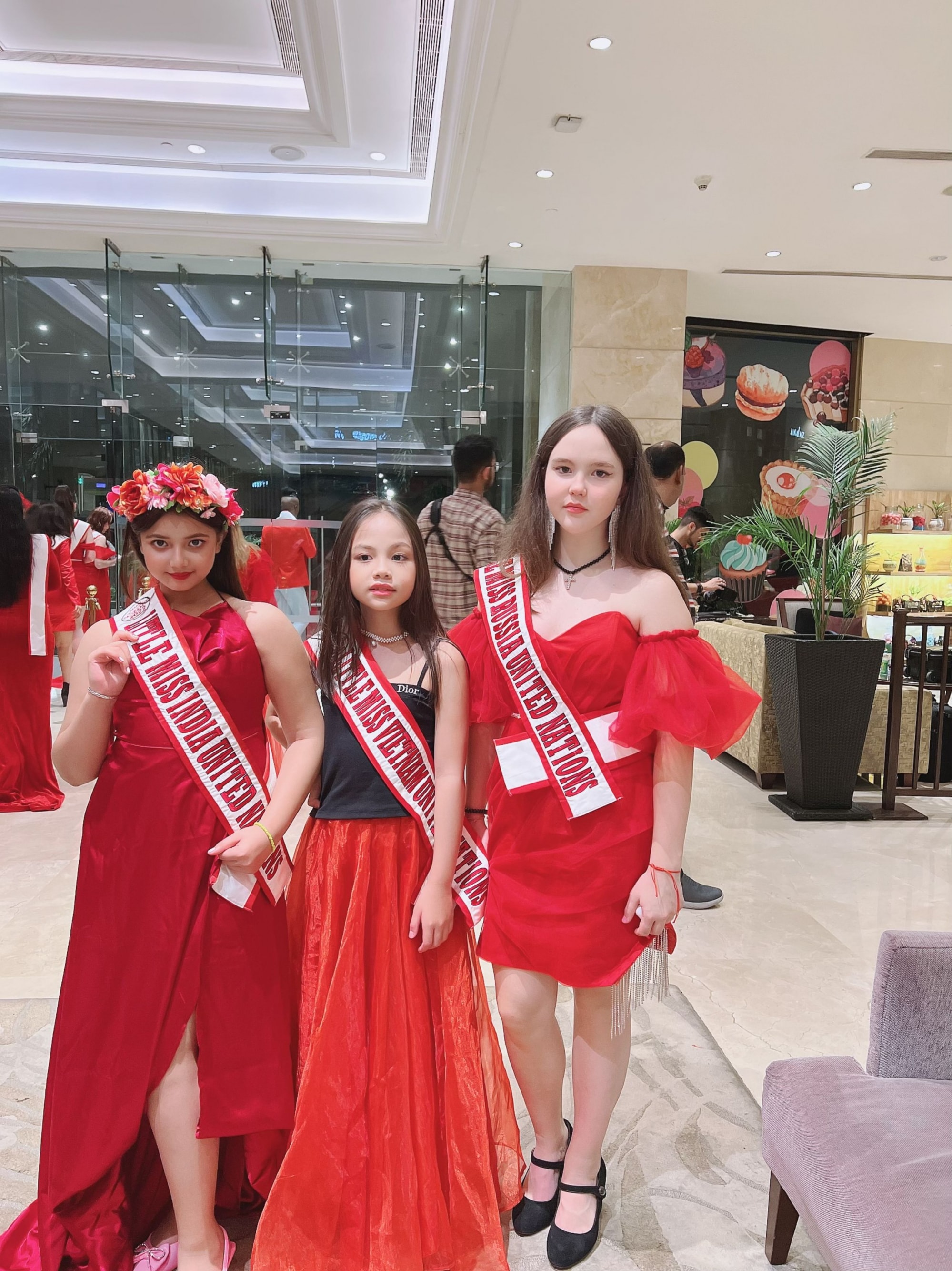 mau nhi phung hieu anh dang quang hoa hau cuoc thi little miss united nations tai an do hinh 4
