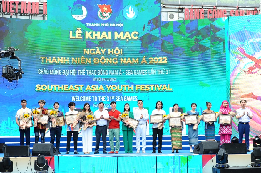 nhung hinh anh an tuong tai festival thanh nien dong nam a chao mung sea games 31 hinh 1