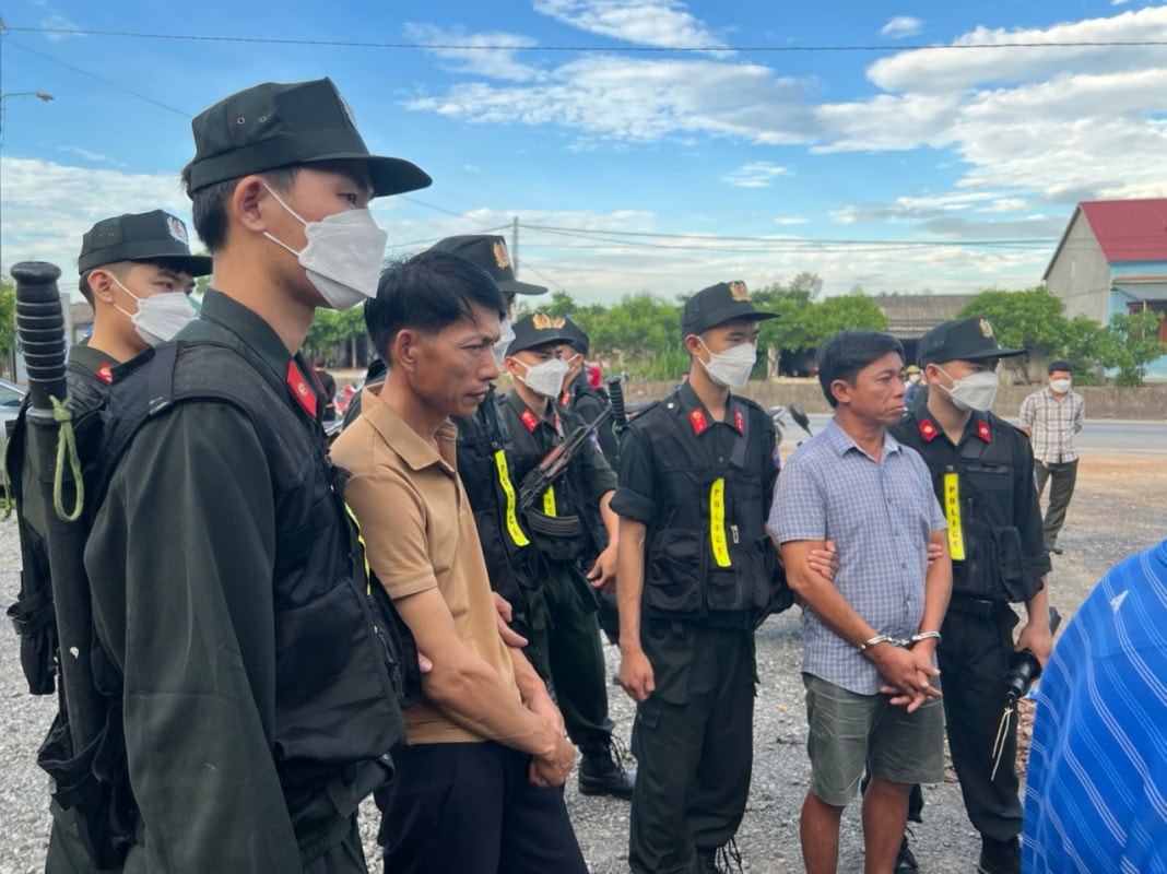 bat 2 doi tuong mua gan 1 tan thuoc no chuan bi dua vao mien nam tieu thu hinh 1