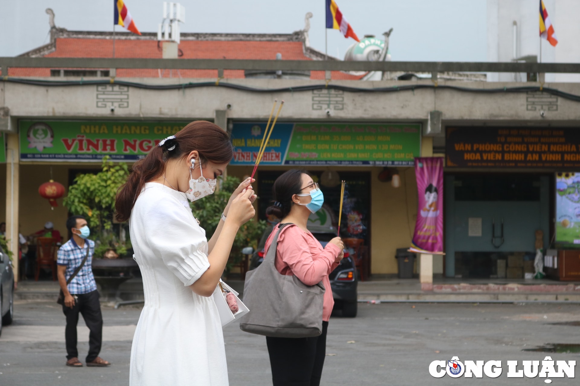 duong pho tp hcm rop co hoa san sang cho dai le phat dan hinh 10