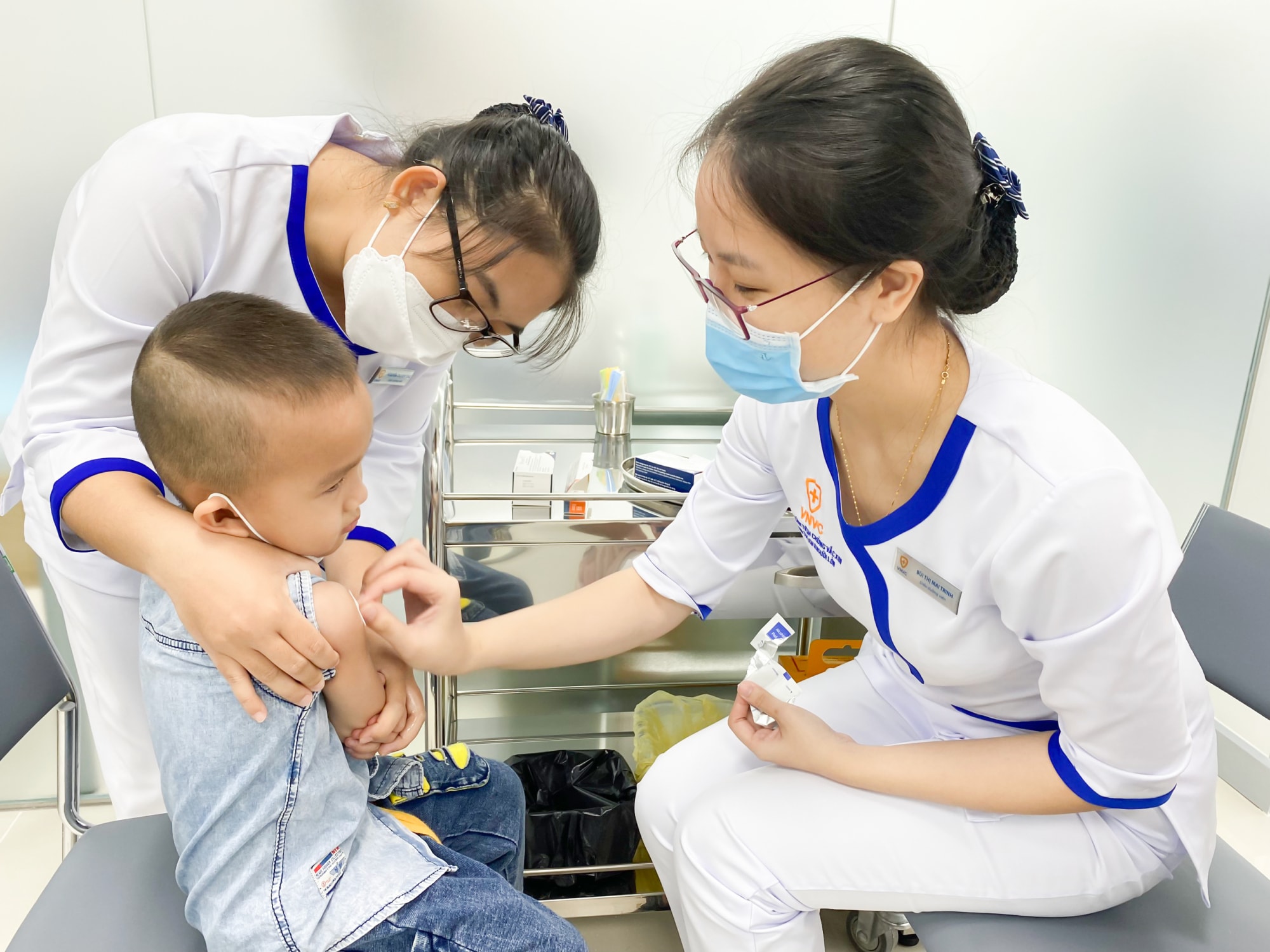 gsk va vnvc ky hop tac dua them nhieu vac xin moi so luong lon ve viet nam hinh 2
