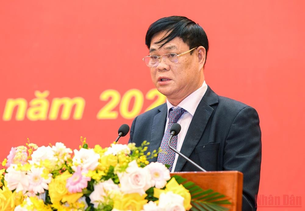 dau tranh chong chu nghia ca nhan phai xac dinh la nhiem vu cap thiet hinh 2