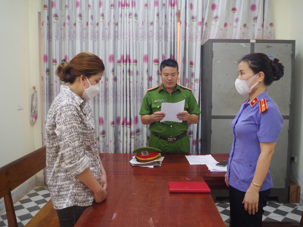 di dung can choi hanh ha chau gai ruot 3 tuoi hinh 1